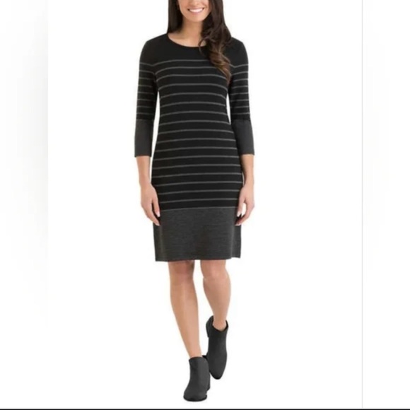 Black and White Sheath Dress with Crew Neck - Picture 1 of 4